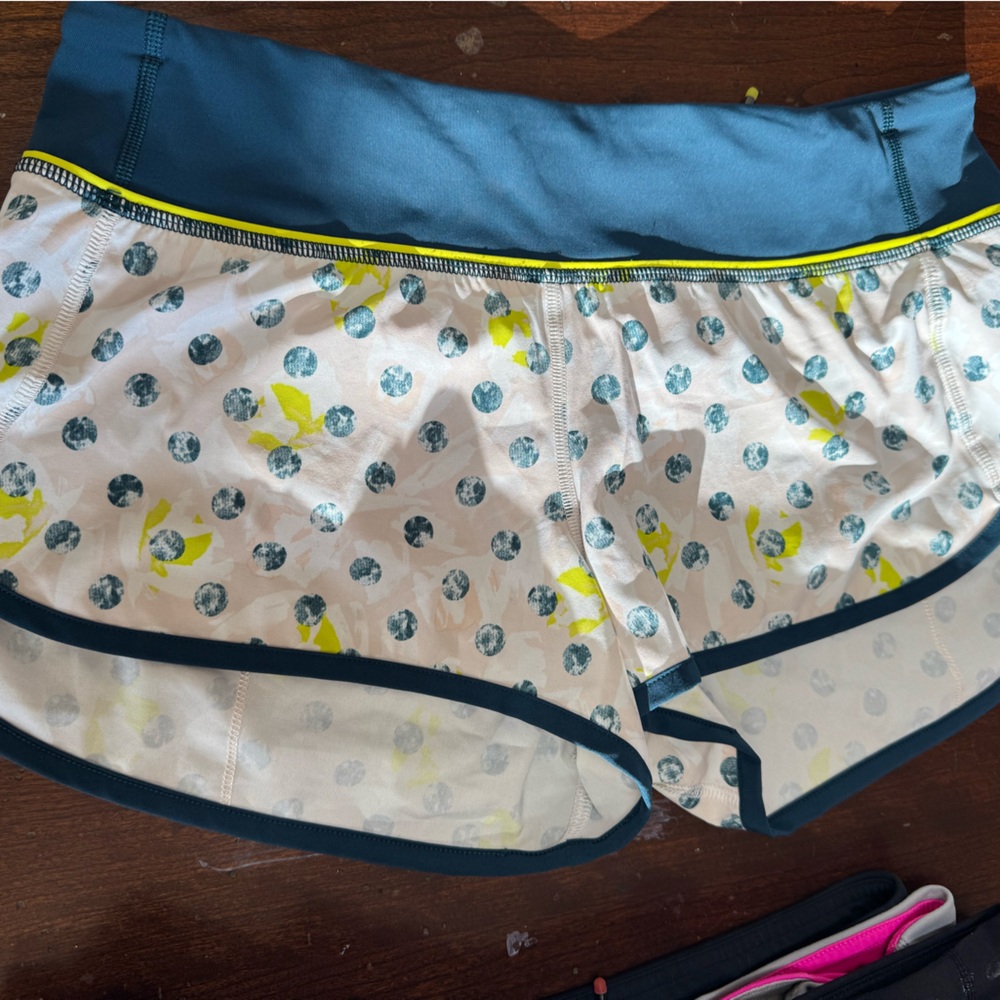 Lululemon speeds Painted Lady Yellow and White Size 6